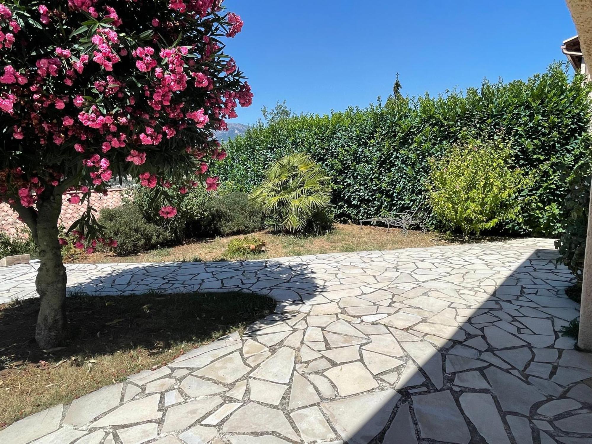 Rez De Jardin, Entre Mer Et Montagne Levens Exterior photo